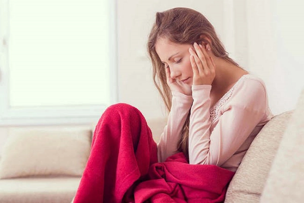 FOTO: Aybaşı dövründə başağrısı — menstrual miqren